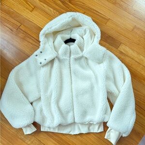 NWOT ALO Yoga White Puffer Jacket with Plush Fabric